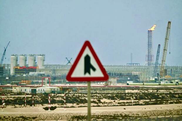 Почему нефть не взлетела до $120? Ставка на короткую войну в Иране пока держит рынки