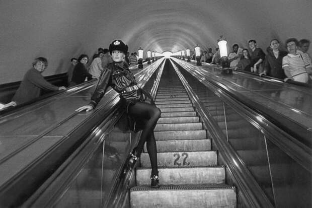Карла Бруни в метро, Санкт-Петербург, 1992 год история, события, фото