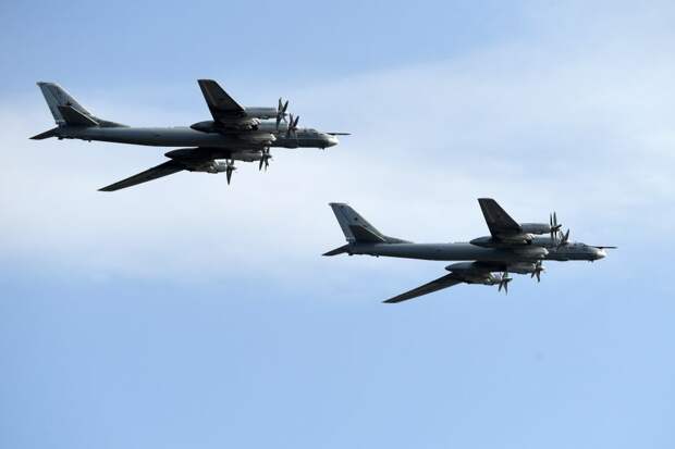 Ракетоносцы Ту-95МС планово проследовали над Баренцевым и Норвежским морями