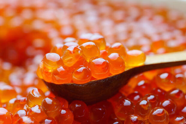 Врач Кашух: людям с гипертонией нужно есть икру в умеренных количествах