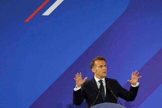 Макрона назвали позором Франции