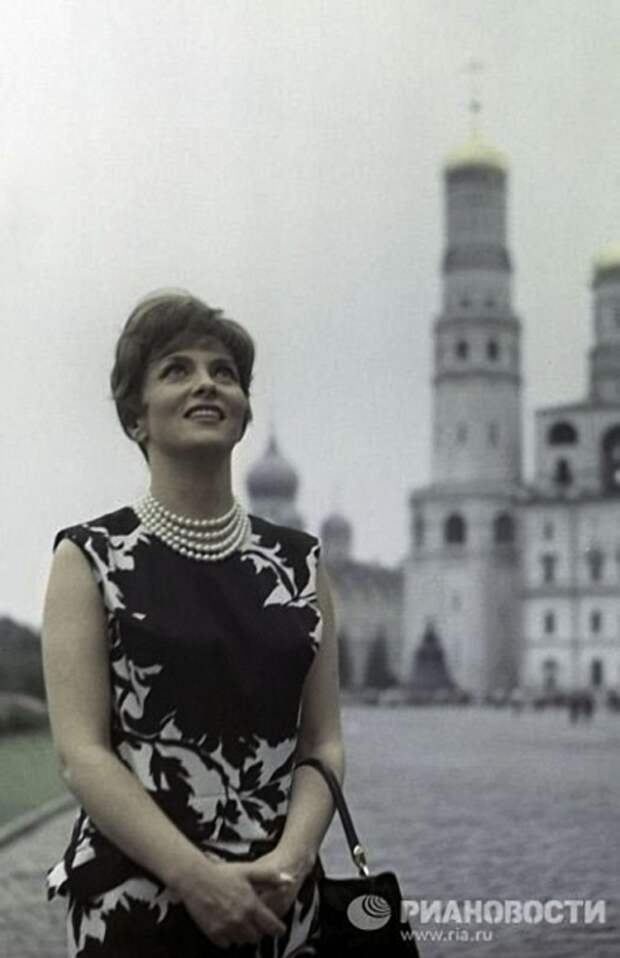 Итальянская киноактриса, 1961 год. Фото Михаила Озерского.