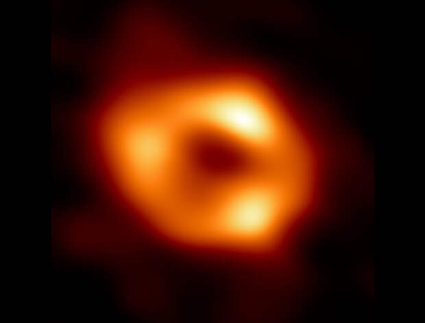 Получено изображение черной дыры в центре нашей Галактики