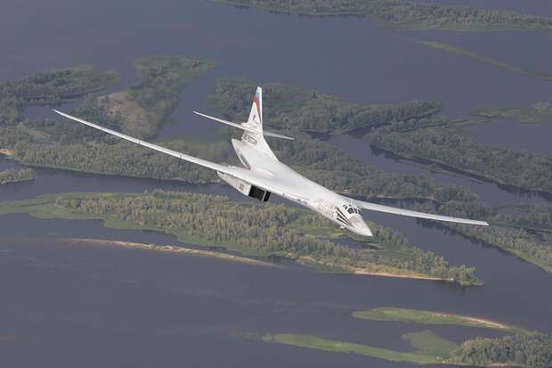 Сверхзвуковой стратегический бомбардировщик-ракетоносец Ту-160