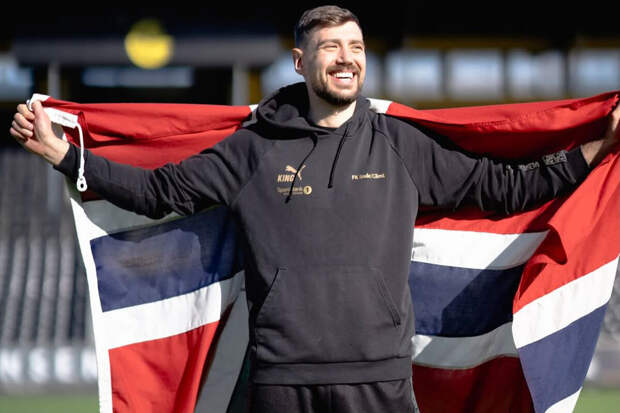 Вратарь Хайкин выложил фотографию с флагом Норвегии