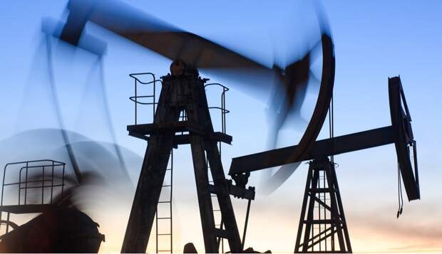 Нефть теряет в цене на фоне беспокойства о сохранении спроса