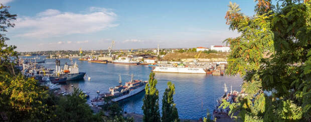Железнодорожное сообщение между Крымом и материковой частью России активизирует работу предприятий Севастополя