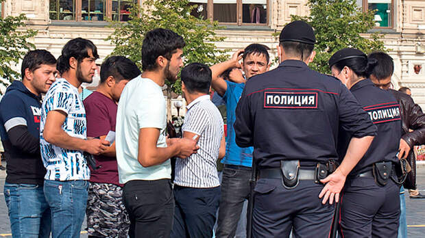Массовая драка: Мигранты делят Москву и плюют в русских