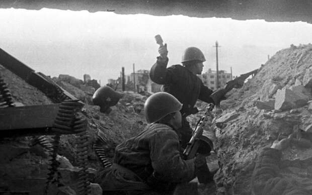 Почему гибнущая Россия всегда воскресает? Почему гибнущая Россия всегда воскресает?