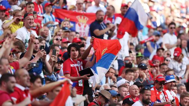 Фанаты сборной Сербии раскритиковали игроков за отказ от общения с детьми