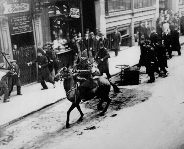 Массовые беспорядки в центре в Лондоне, 23 марта 1930 года.