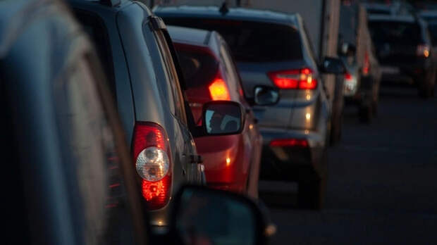 Водителям напомнили о штрафах за перевозку бензина: Сколько и где можно держать "про запас"?