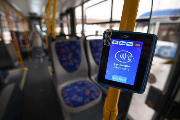 Петербуржец порвал удостоверение контролера, попросившего оплатить проезд