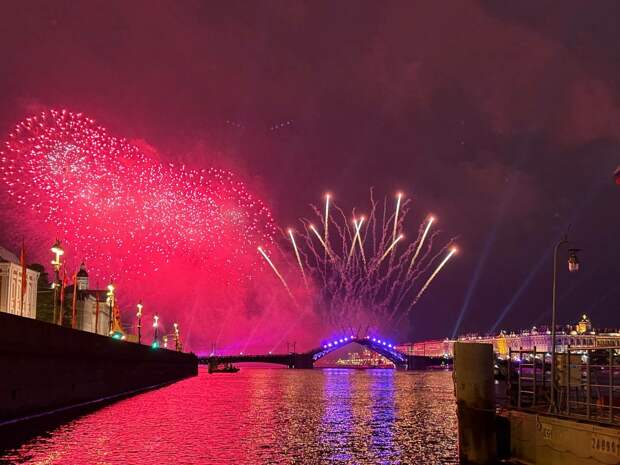 Петербургские мошенники начали продавать фейковые билеты на "Алые паруса"