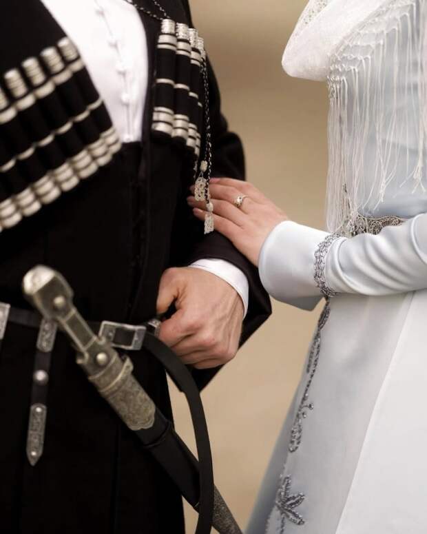 Национальная адыгская одежда от дизайнера Рузаны Мугу, Адыгея.