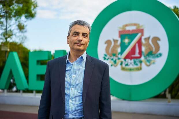 «Это печальная для страны история». Шлосберг — о снятии с выборов в Госдуму