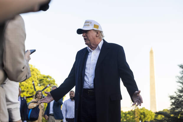 Трамп захотел стать Папой Римским