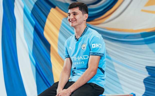 Хабиб показал фото с Хусановым из «Сити»: «За час встречи не сказал ни одного слова»