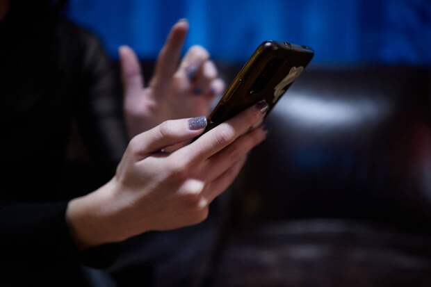 Россиян предупредили об опасных мошеннических схемах в преддверии 23 Февраля и 8 Марта