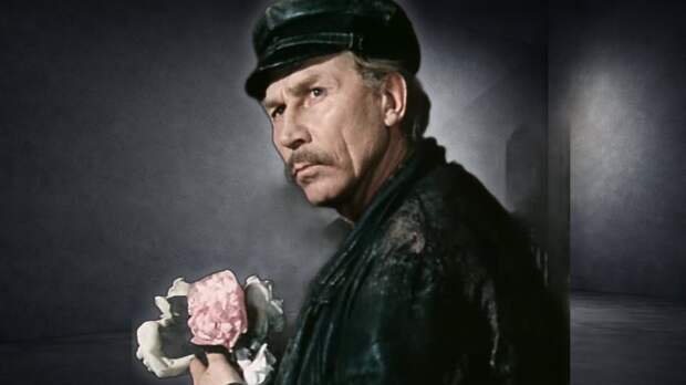 «Он меня чуть не убил!»: как 40-летний Иван Лапиков сбежал от жены, а потом вернул ее и стал звездой