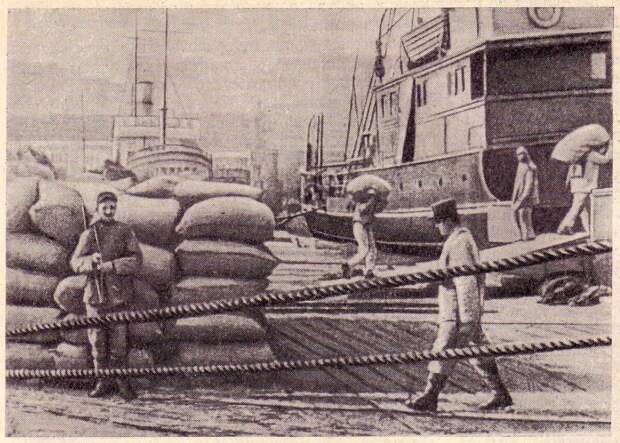 Погрузка русского хлеба на французские корабли во время оккупации Одессы союзниками. Начало 1919