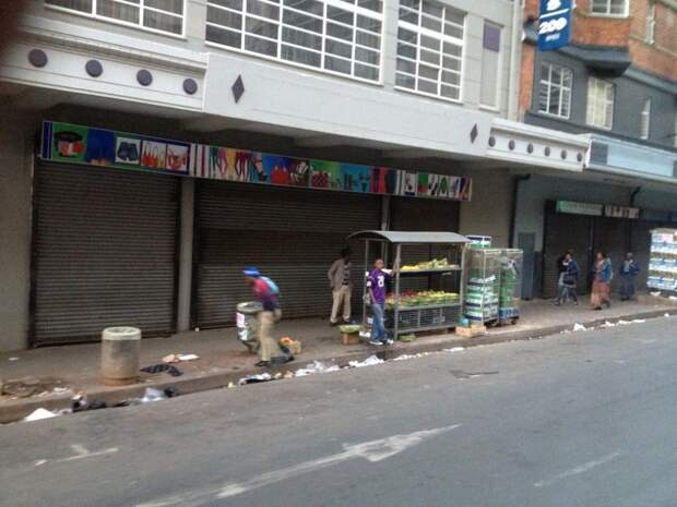 Йоханнесбург как люди живут рядом с зомби - Last Day Club (9)