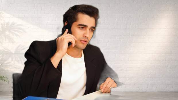 «Я перевоплощаюсь в Ферита 6 дней в неделю»: 28-летний Мерт Рамазан Демир из «Зимородка» после расставания с Афрой Сарачоглу, оказался в объятиях загадочной незнакомки