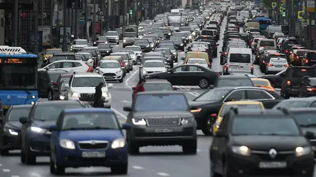 Опрос: 79% россиян считают себя вежливыми водителями