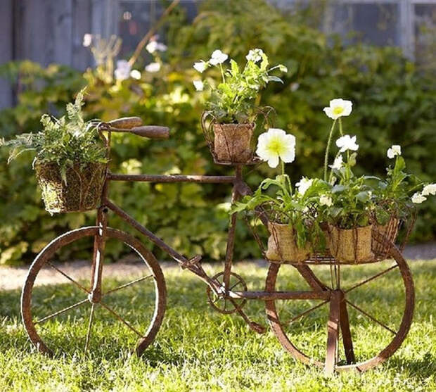 Подставка для цветов из старого велосипеда