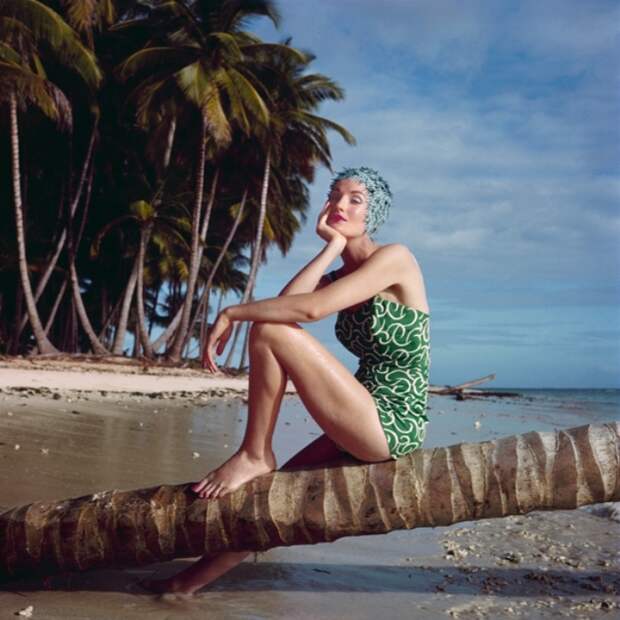 Купальный костюм. Британский Vogue, май 1956 год. Норман Паркинсон (Norman Parkinson) - мастер модной фотографии. Купальный костюм. Британский Vogue, май 1956 год. Норман Паркинсон (Norman Parkinson) - мастер модной фотографии.