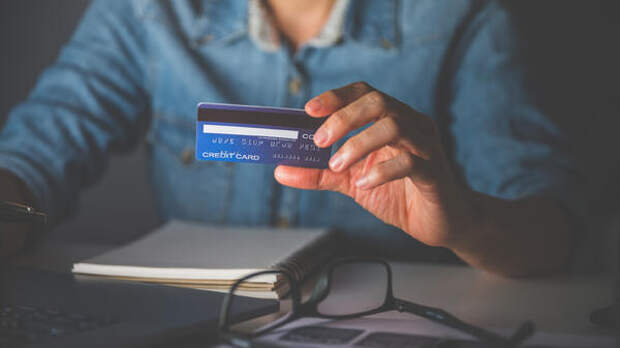 Как закрыть карту, чтобы банк не начислил долг и проценты — бойтесь технического офердрафта