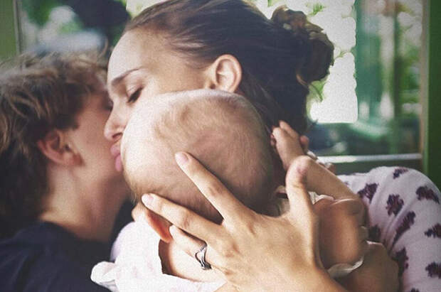 Натали Портман поделилась редким снимком своих детей