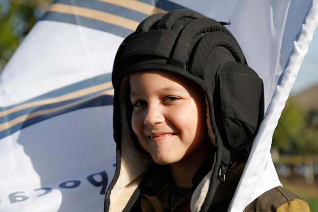 Из Весёлой Лопани: 12‑летний Алёша хранит подарки солдат, которых в 2022 году провожал на фронт