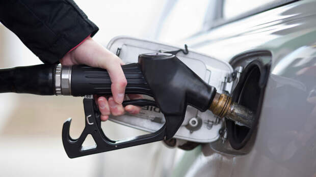 Car fueling at the gas station