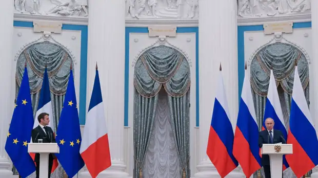 Путин на переговорах с Макроном выразил обеспокоенность ухудшением ситуации в Донбассе