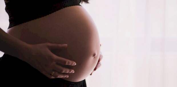 Медик рассказала, как справиться с шоком при беременности дочери-подростка