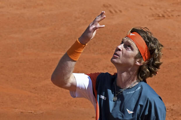 Теннисист Рублев вышел в 1/4 финала турнира в Гонконге