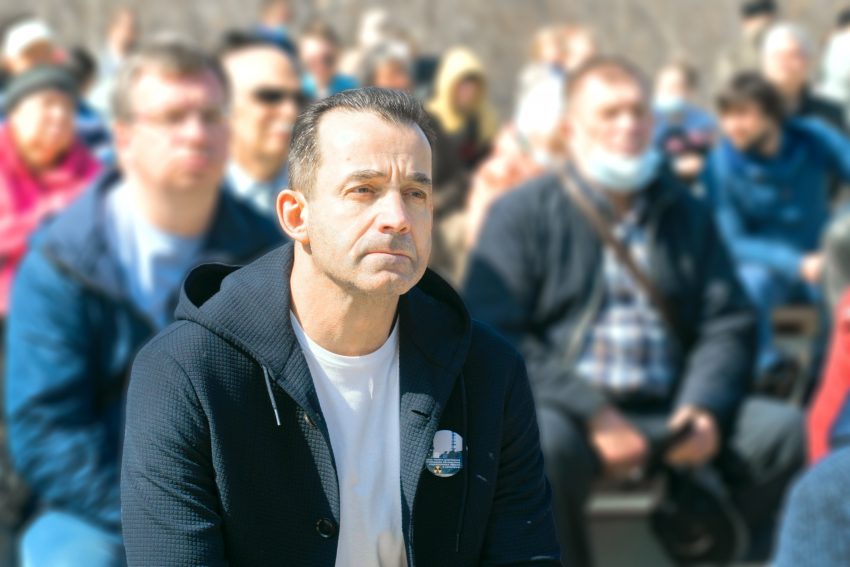 Дмитрий Певцов: пора ввести базовый доход и поддержать россиян