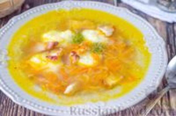 Фото к рецепту: Cуп с капустными галушками и копчёной грудинкой