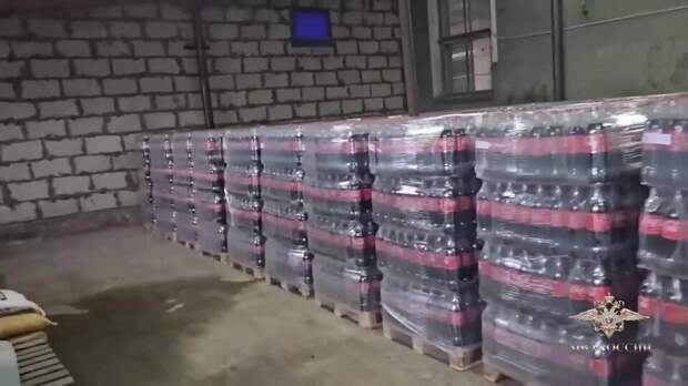 Полицейские накрыли цех по производству поддельной Coca-Cola под Смоленском