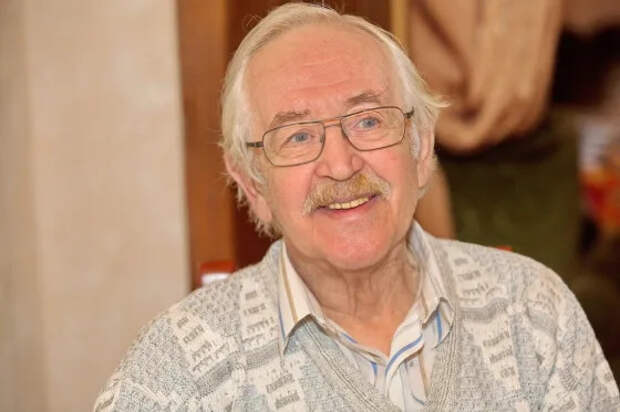 Василий Ливанов рассказал о ценной реликвии, которую хранит дома