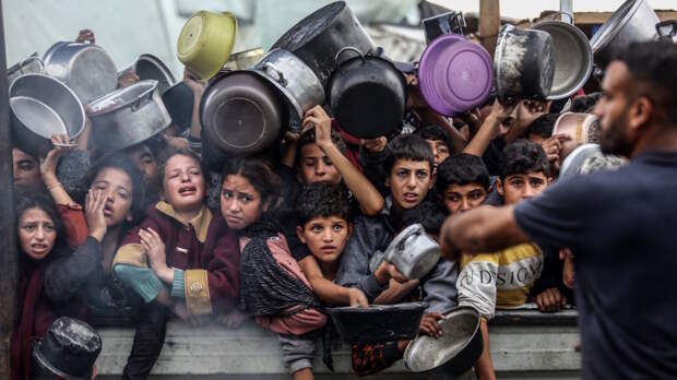 Каждый третий ребенок в секторе Газа страдает от голода, заявили в ООН