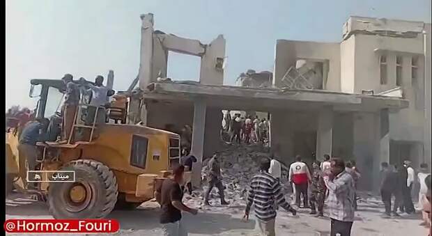 Американская или израильская ракета поразила школу для девочек в Минабе, минимум 40 погибших https://t.me/webmoney_dn/315440Video: Видео от Донецкая г...