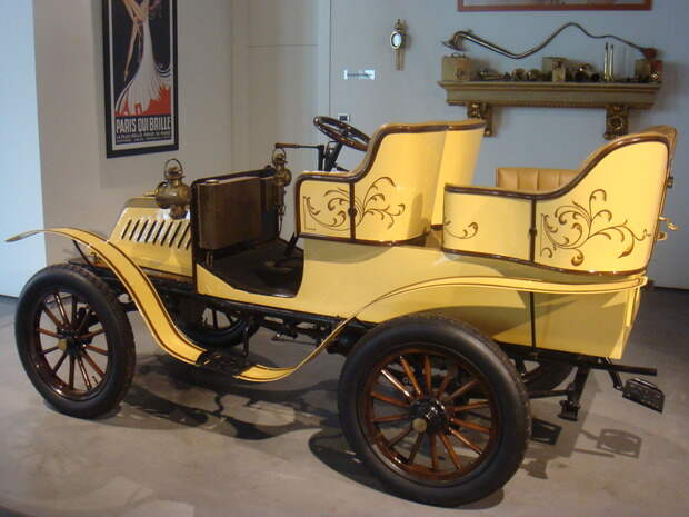 Испанский музей ретро-автомобилей. Изображение № 2.