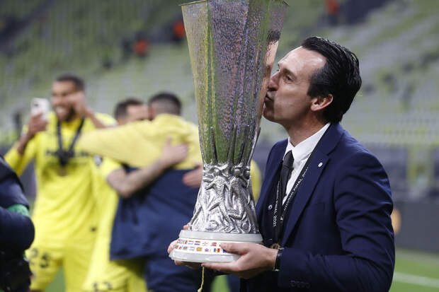 Тренер "Астон Виллы" Эмери назвал Дзюбу сильным футболистом