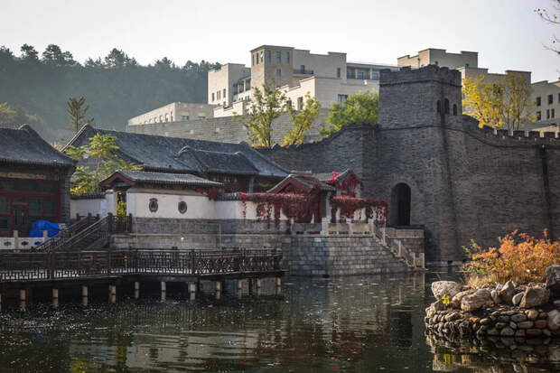 Губэй: бутафорский «древний» городок на воде под Пекином