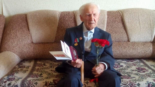 В Челябинске от COVID-19 вылечился 104-летний ветеран ВОВ