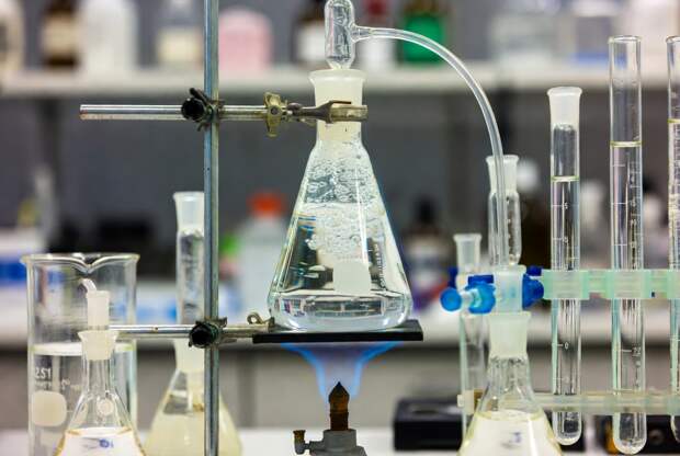 Цианистый водород как катализатор эволюционных процессов при низких температурах