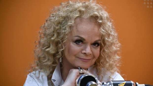 Представители Долиной вышли на связь с Лурье с предложением по выселению певицы