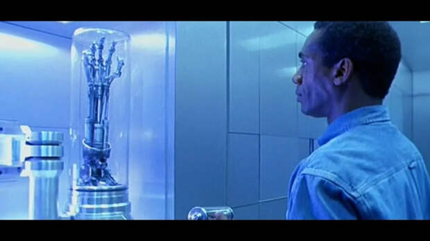 «Вкалывают роботы». Маск обещает избавить людей от работы. Лишь бы не сценарий «Терминатора»